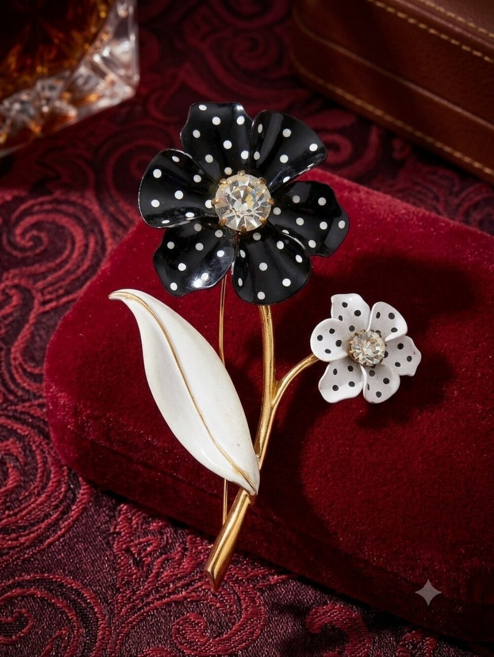 Avon Black & White Polka Dot Enamel Flower Brooch with Cream Leace Gold Stem